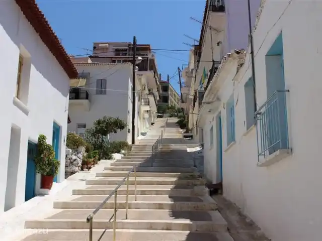 Villa Kerasi piscine plage vue mer | Grèce, Péloponnèse, Evangelismos - villa Profitez de Pylos avec ses diverses terrasses, restaurants et boutiques.