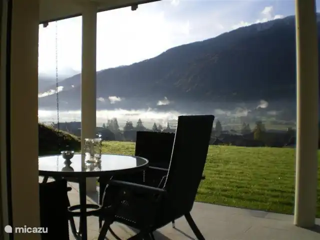 Chalet FrieLinde 2 a 11 personas en Austria, Carintia, Kirchbach - chalet Terraza en planta baja con bonitas vistas.