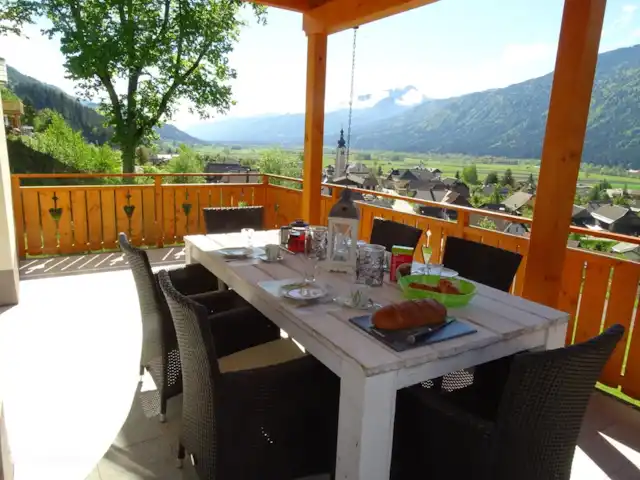 Chalet FrieLinde 2 a 11 personas en Austria, Carintia, Kirchbach - chalet Desayuno en el sol de la mañana