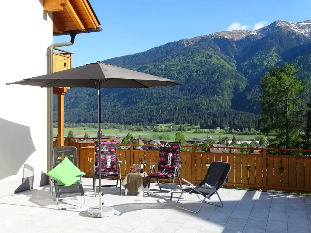 Große Terrasse in der Sonne