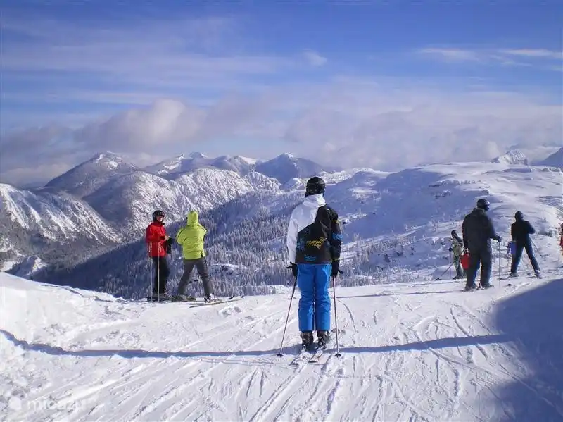 Winter 2013, läuft freudig schöne Pisten mit Schnee, schöne Tal