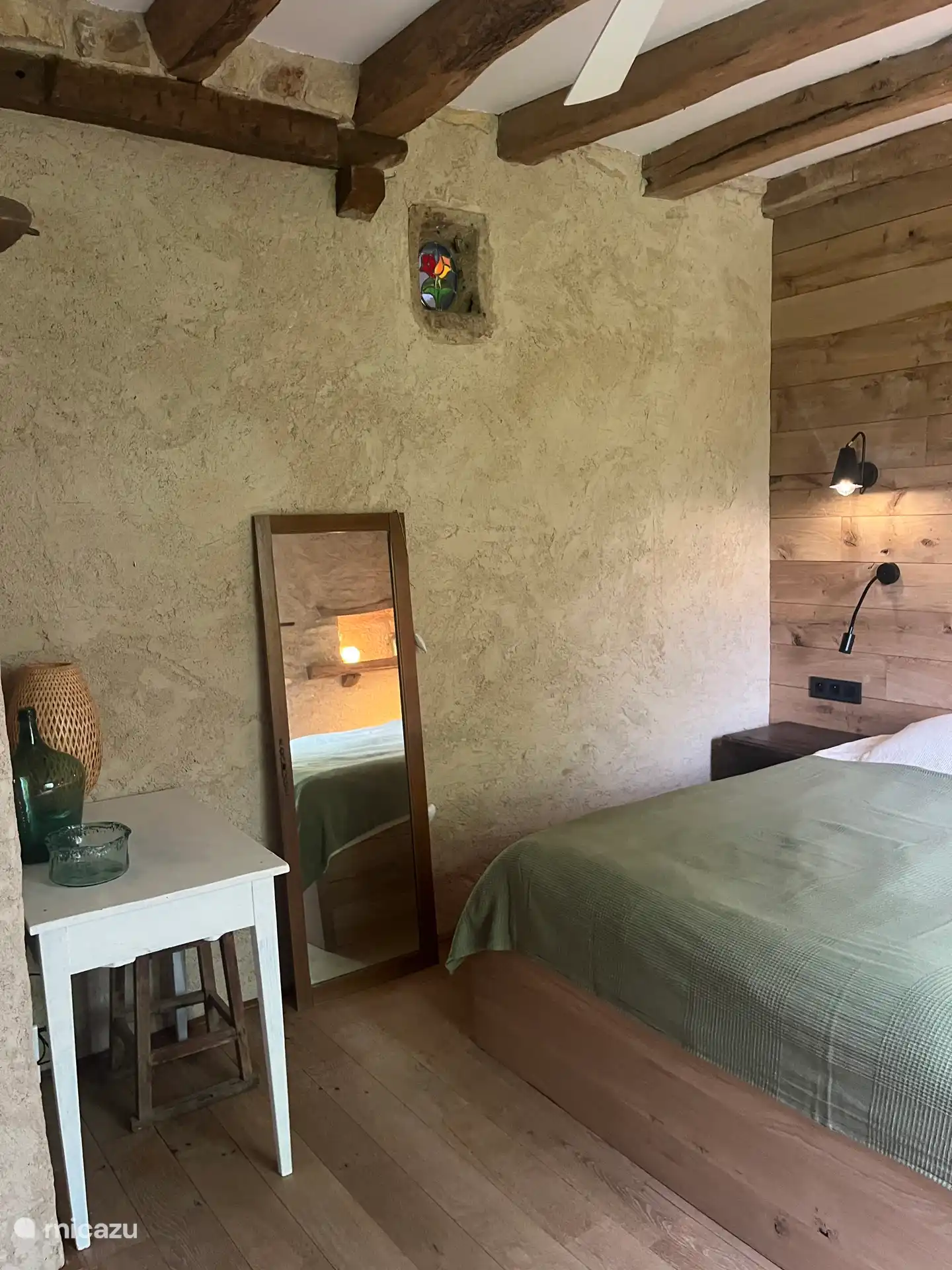 Detail slaapkamer King size bed 