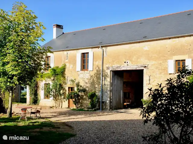 Location de Vacances France, Nièvre, Saizy, maison de vacances - Gîte Le Cochon Volant Gîte depuis la cour