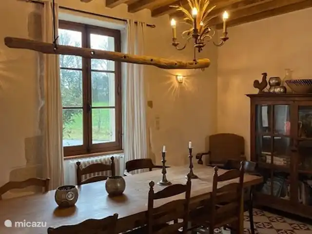 Location de Vacances France, Nièvre, Saizy, maison de vacances - Gîte Le Cochon Volant Table à manger spacieuse