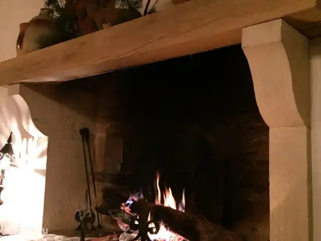 Location de Vacances France, Nièvre, Saizy, maison de vacances - Gîte Le Cochon Volant Grande cheminée