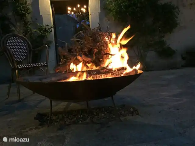 Location de Vacances France, Nièvre, Saizy, maison de vacances - Gîte Le Cochon Volant Brasero sur la terrasse