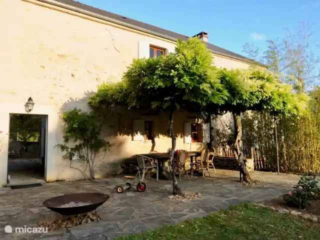 Location de Vacances France, Nièvre, Saizy, maison de vacances - Gîte Le Cochon Volant Terrasse spacieuse