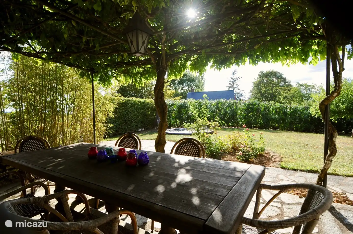 Große Terrasse-Esstisch für 10 Personen.