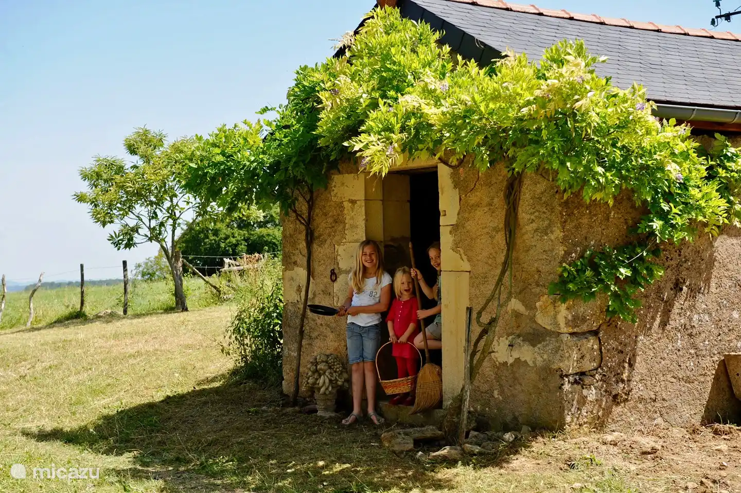 Die Kinder werden tagelang in ihrem eigenen Haus (ehemaliges Lavoir) im Innenhof beschäftigt sein. Ausgestattet mit Licht.