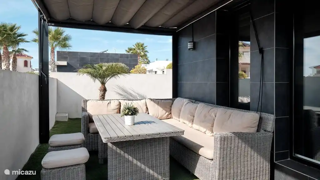 Heerlijk ontbijten op het overdekte terras