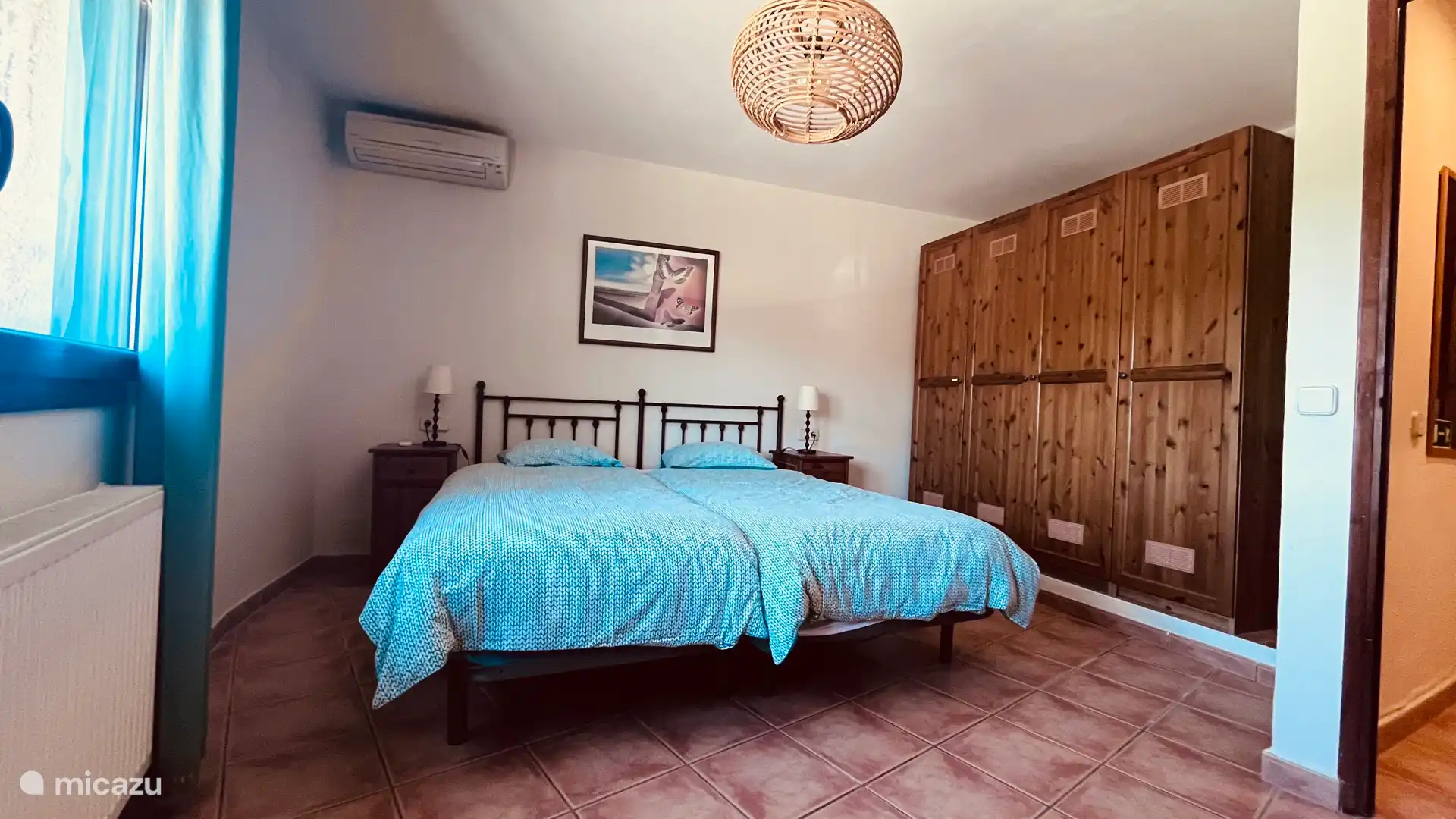 Downstairs bedroom. 2x90x200cm