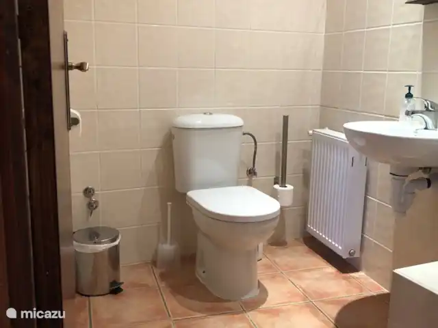 Location de Vacances Espagne, Costa Brava, Calonge, villa - Casa la Curva WC séparé au rez-de-chaussée.