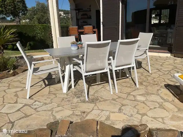 Location de Vacances Espagne, Costa Brava, Calonge, villa - Casa la Curva Diverses terrasses. Ceci est adjacent au salon