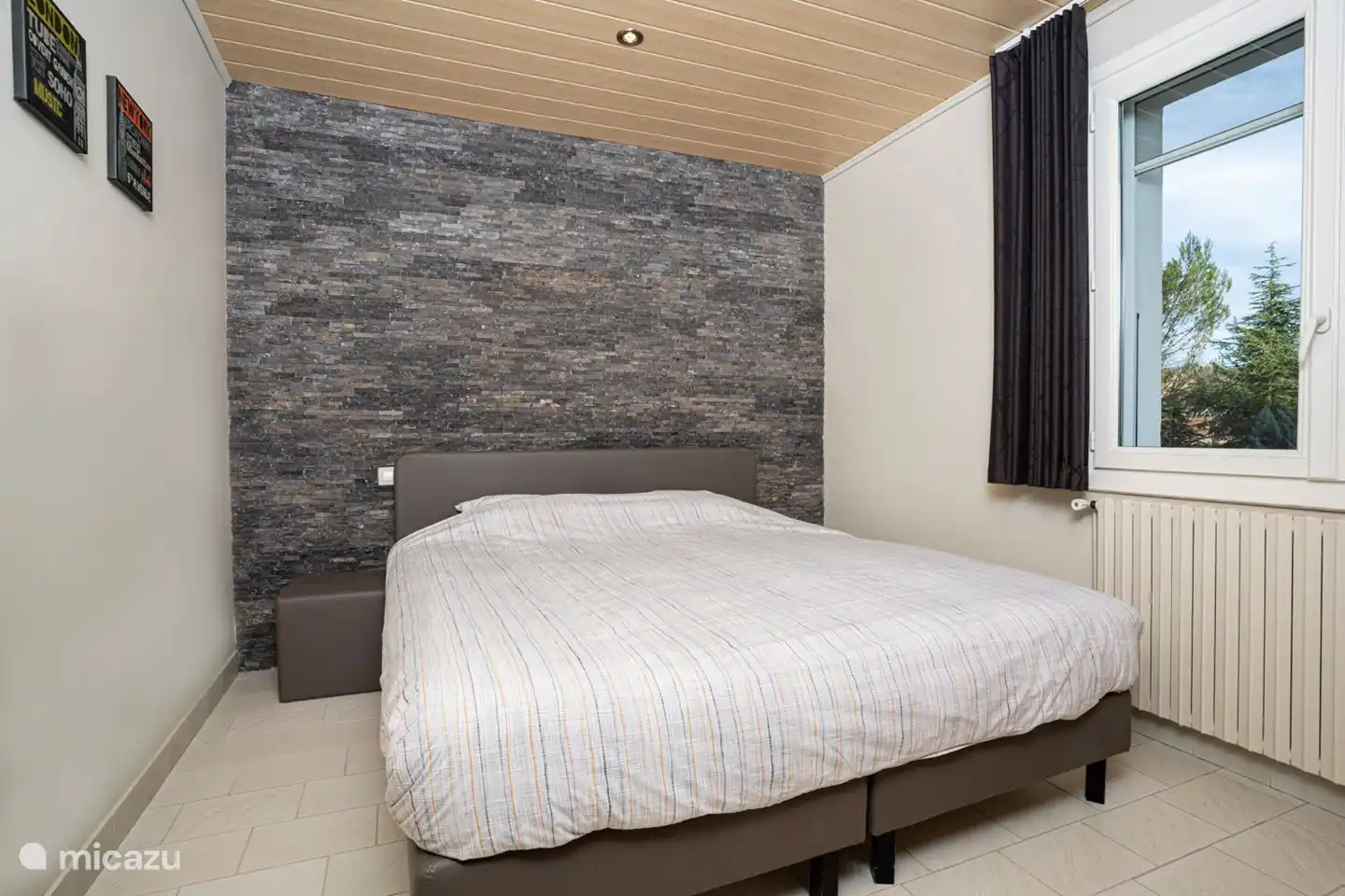 Eines der 3 Schlafzimmer im Obergeschoss.