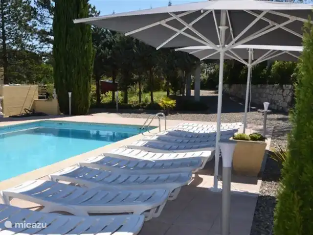 Le Vacher | France, Ardèche, Beaulieu (Ardèche) - maison de vacances Suffisamment de chaises longues avec coussins pour passer de merveilleuses vacances.