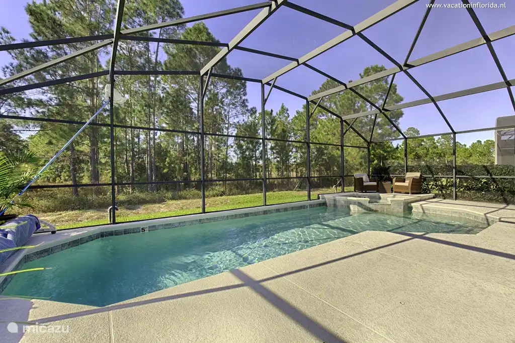 Schwimmbad und Jacuzzi House of Orange