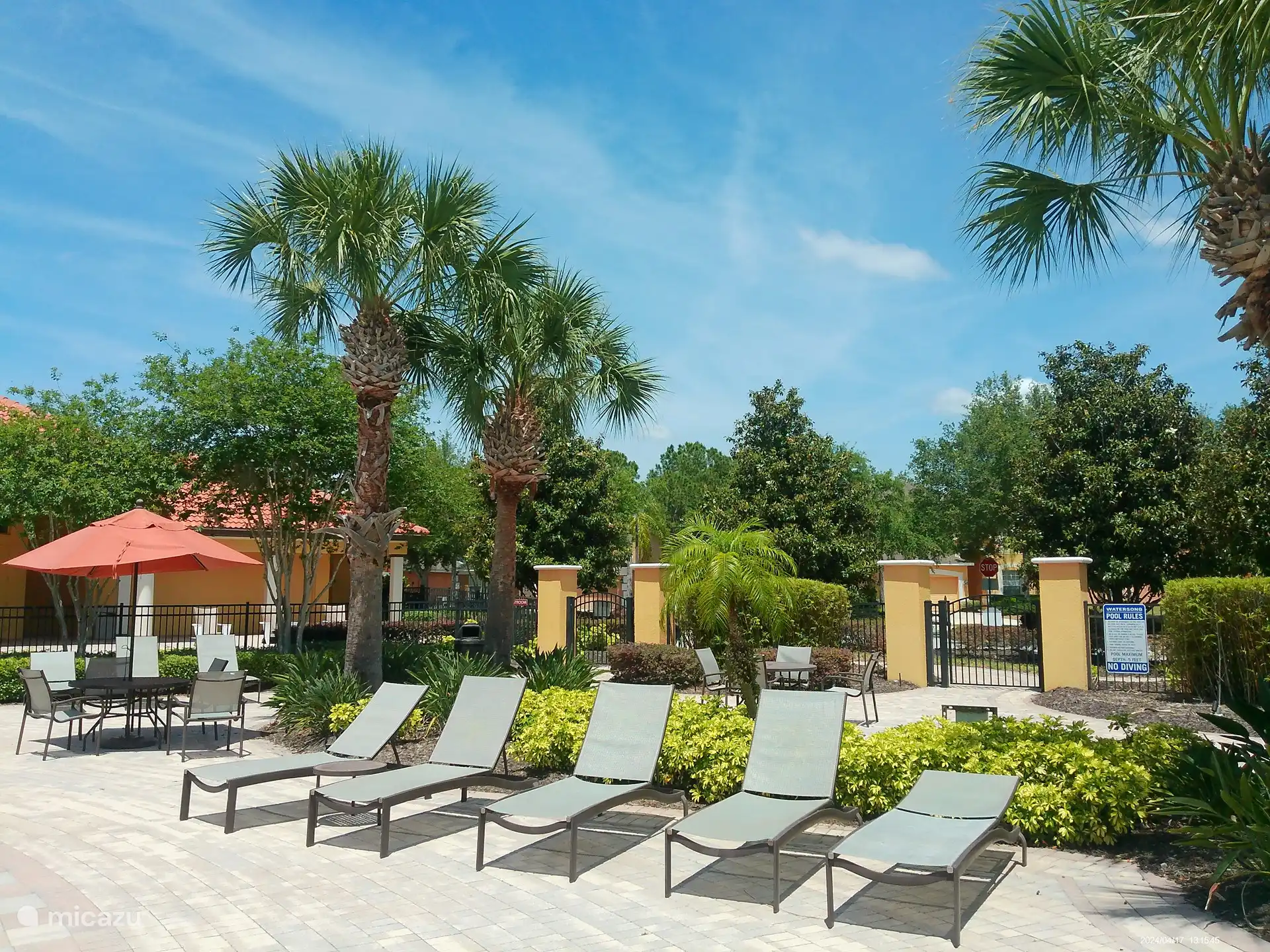 Große Sonnenterrasse am Clubhaus, schräg gegenüber unserer Ferienvilla House of Orange in Davenport bei Orlando, Florida