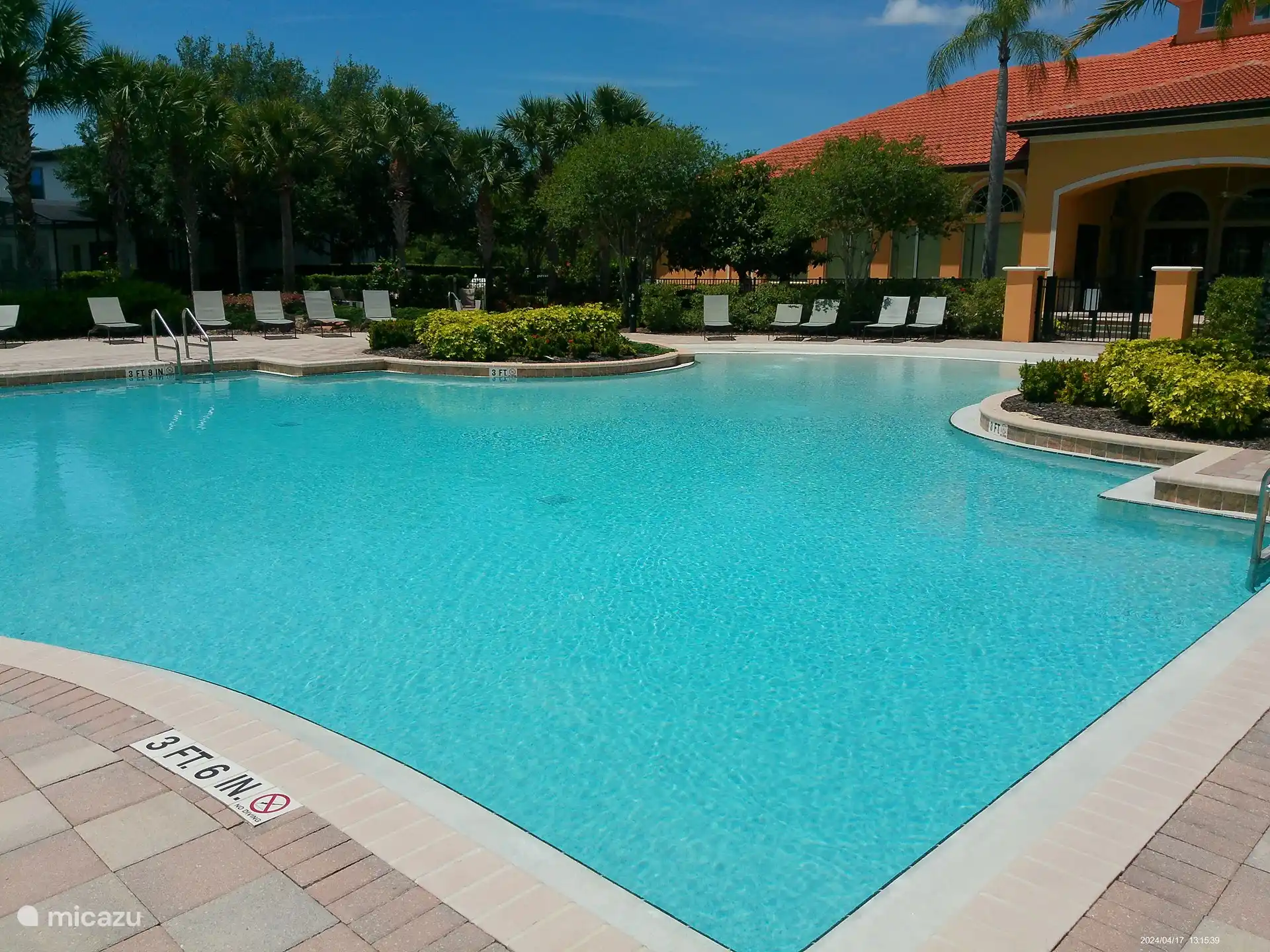 Großer Swimmingpool am Clubhaus, schräg gegenüber unserer Ferienvilla House of Orange in Davenport in der Nähe von Orlando, Florida