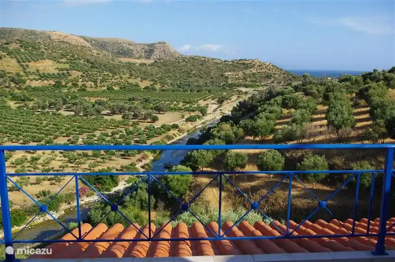 En als klap op de vuurpijl krijg je als uitzicht een rivier én de zee en géén buren, nergens...