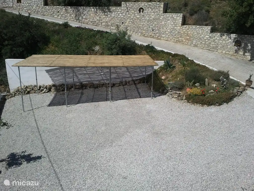 De nieuwe overdekte parking (2014)...