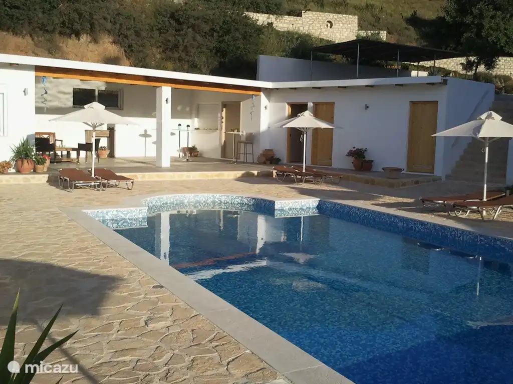 Splinternieuwe poolhouse (2014)...