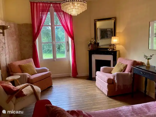 Les Deux Pins | France, Aisne, Vendresse-Beaulne - gîte / cottage Beau salon avec de jolis fauteuils et canapé