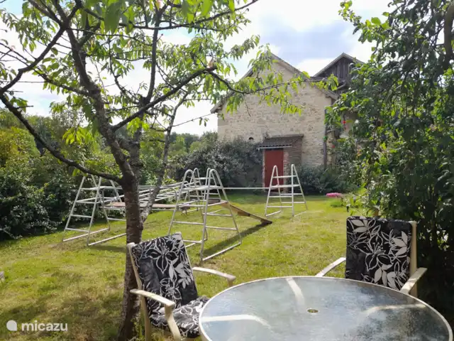 Les Deux Pins | France, Aisne, Vendresse-Beaulne - gîte / cottage Nous pouvons installer le support d'escalade et d'escalade dans la cour