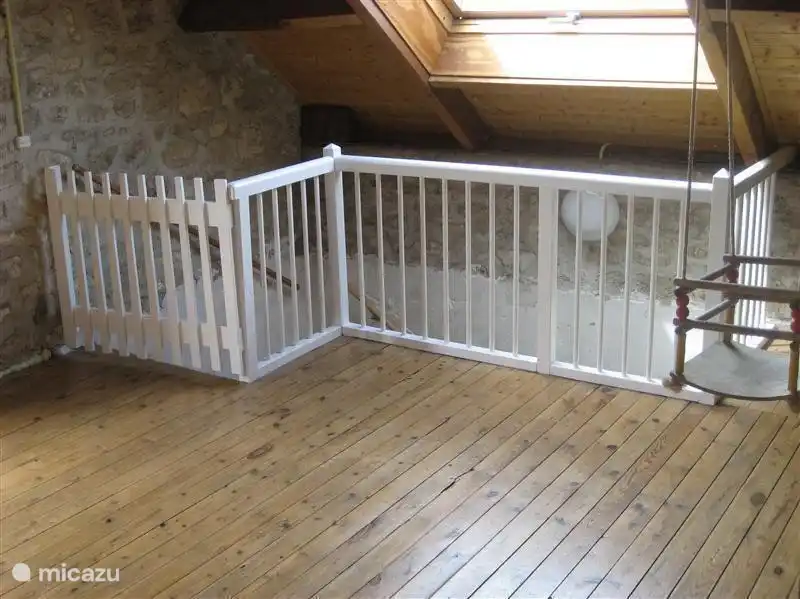 Der große Dachboden, für kleine Kinder ist alles sicher gemacht