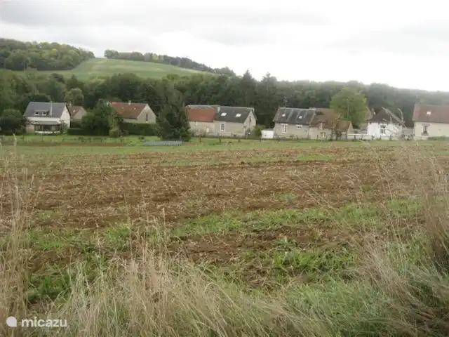 Les Deux Pins | France, Aisne, Vendresse-Beaulne - gîte / cottage Faire une belle promenade devant la maison avec vue sur le hameau.