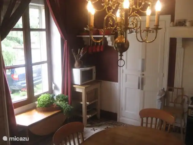 Les Deux Pins | France, Aisne, Vendresse-Beaulne - gîte / cottage Cuisine de campagne spacieuse avec cuisinière à gaz, four, lave-vaisselle ....