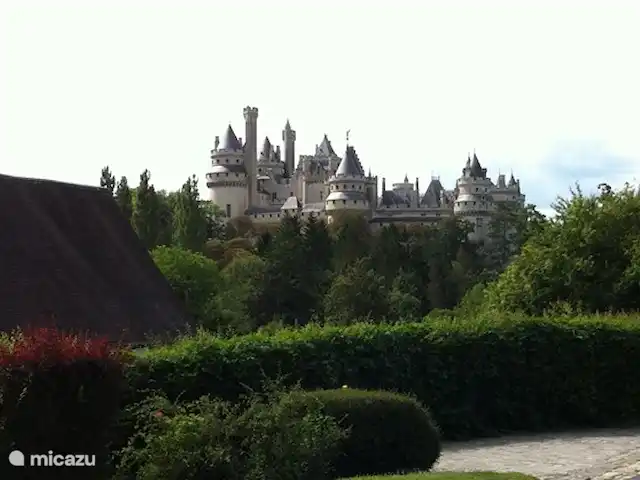 Les Deux Pins | France, Aisne, Vendresse-Beaulne - gîte / cottage Château de Pierrefonds. Un château de conte de fées que les enfants adorent. À moins d'une heure de route de LDP.