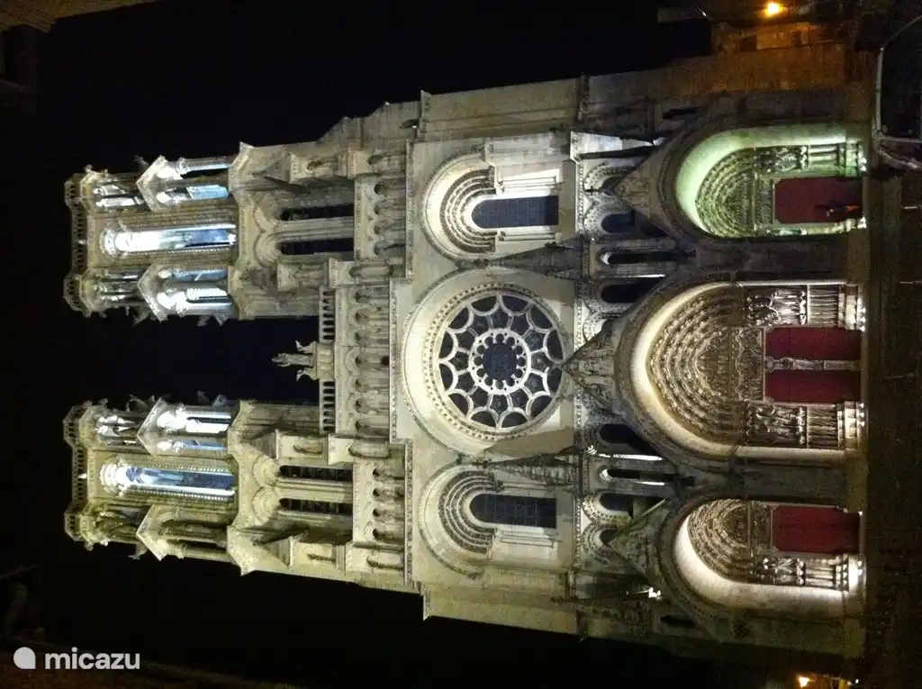 In den Kathedralen von Soissons, Laon und Reims finden regelmäßig nächtliche Lichtshows statt. Besonders empfehlenswert in den Wintermonaten.