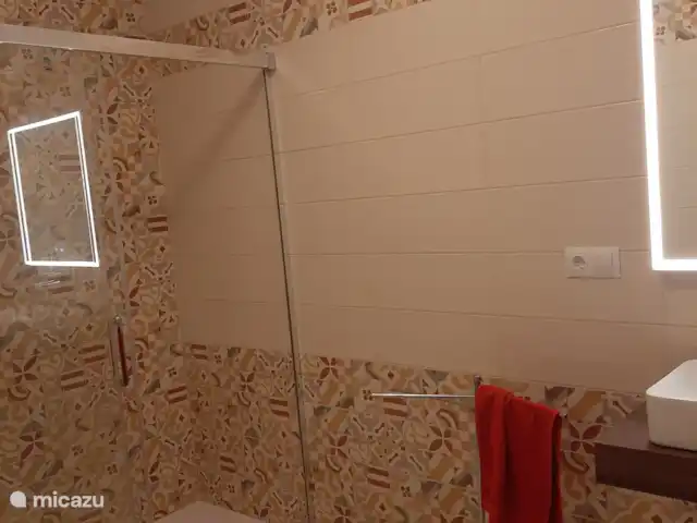 Casa Pimienta huren in Spanje, Andalusië, Velez-Malaga - villa Ruime badkamer met inloopdouche