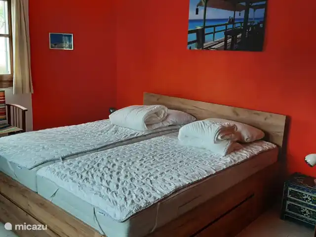 Casa Pimienta huren in Spanje, Andalusië, Velez-Malaga - villa Ruime en lichte slaapkamer met uitzicht op het zwembad en de terrassen.