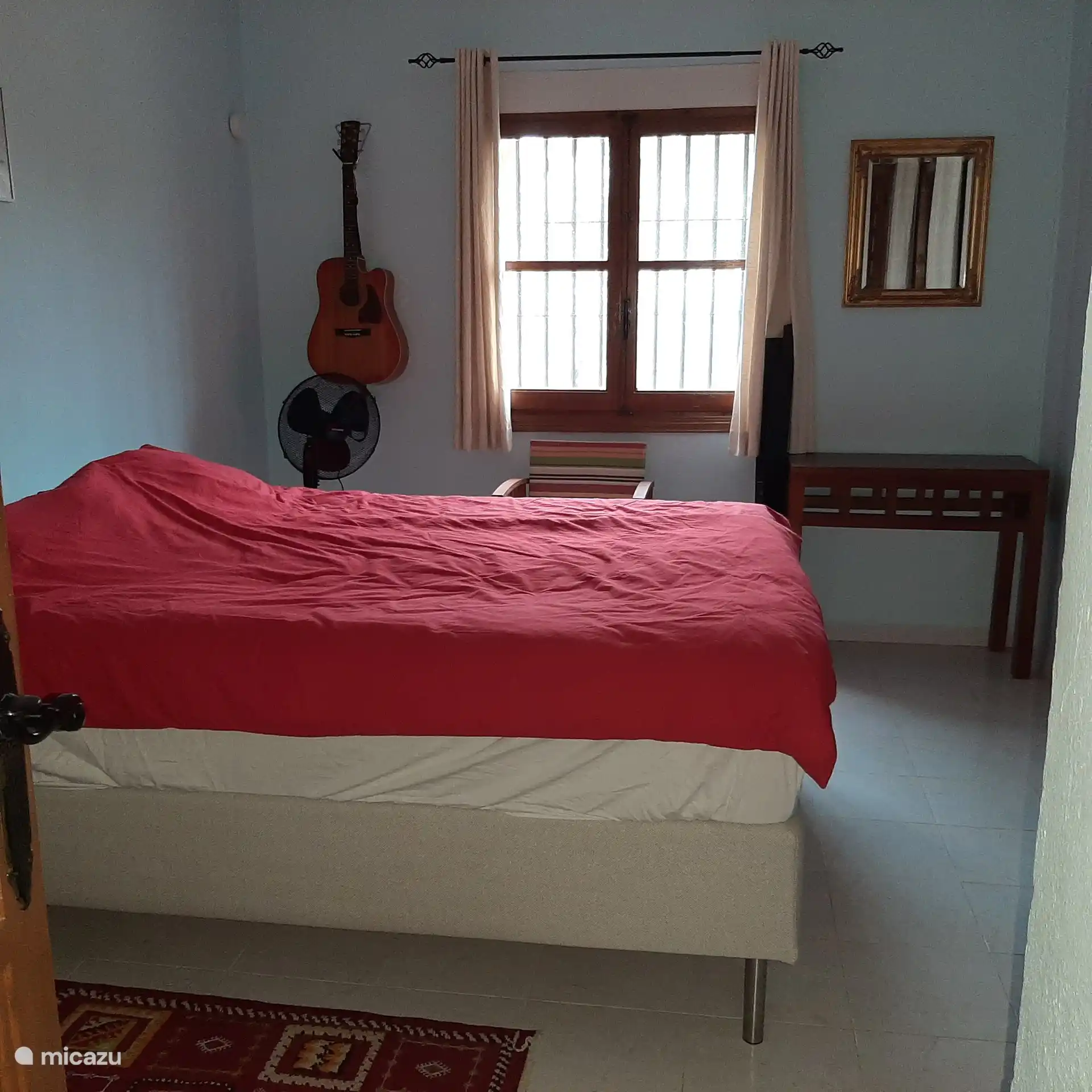 Quiet room with garden view.