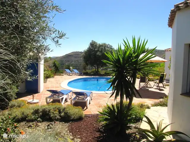 Casa Pimienta huren in Spanje, Andalusië, Velez-Malaga - villa Casa Pimienta: naast de vele mogelijkheden voor uitstapjes kun je bijkomen in het zwembad en op de terrassen.