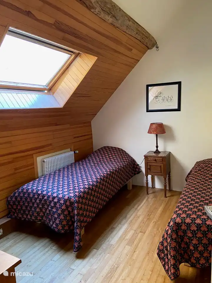 Third bedroom with 2 single beds.