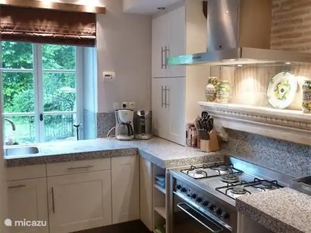 boerderij huren in Frankrijk, Yonne, Lainsecq – Le Champmartin Het 5 pits Boretti fornuis met krachtige wokbrander... De grootste kookfanaten kunnen zich hier flink uitleven!