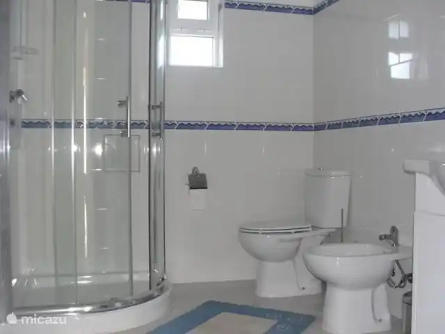 Location de Vacances Portugal, Algarve, Albufeira, maison de vacances - Quinta Elisabeth La belle salle de bain spacieuse.