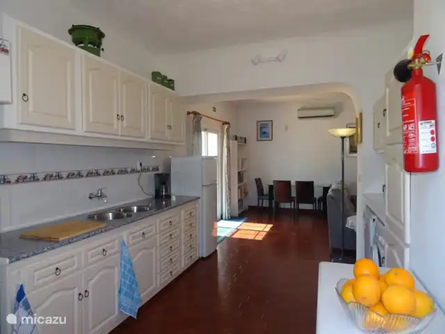 Location de Vacances Portugal, Algarve, Albufeira, maison de vacances - Quinta Elisabeth La cuisine est équipée de tout le nécessaire.