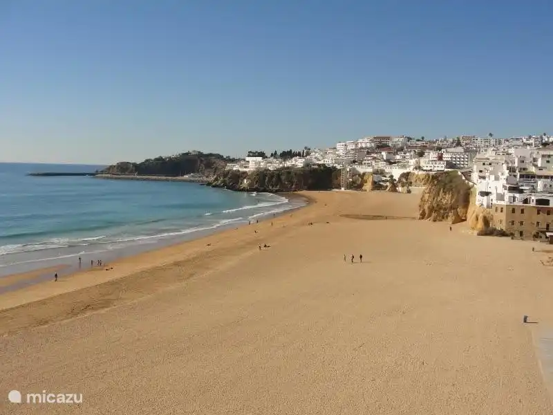 Der Strand von Albufeira im November, also der Rest ...