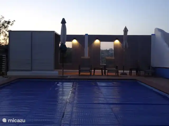 Location de Vacances Portugal, Algarve, Albufeira, maison de vacances - Quinta Elisabeth Après la baignade, fermez la piscine pour que la température soit maintenue
