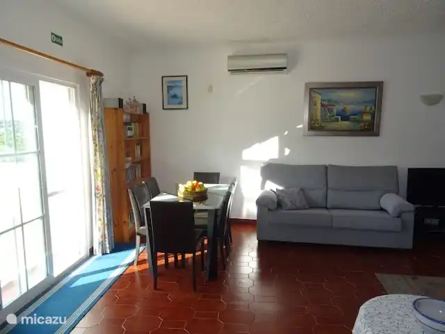 Location de Vacances Portugal, Algarve, Albufeira, maison de vacances - Quinta Elisabeth Table à manger avec six chaises confortables.