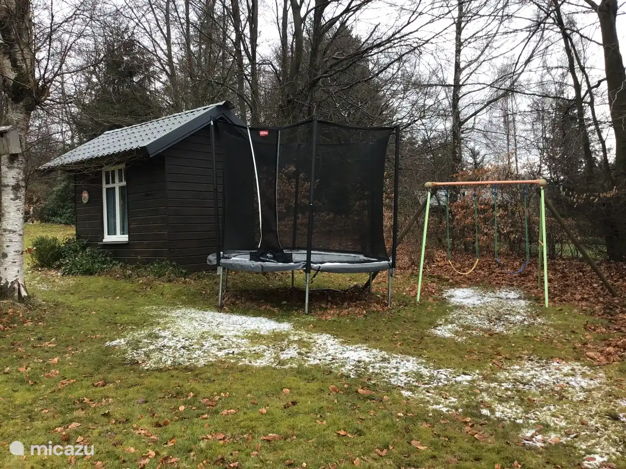 Gartenhaus und Spielgeräte