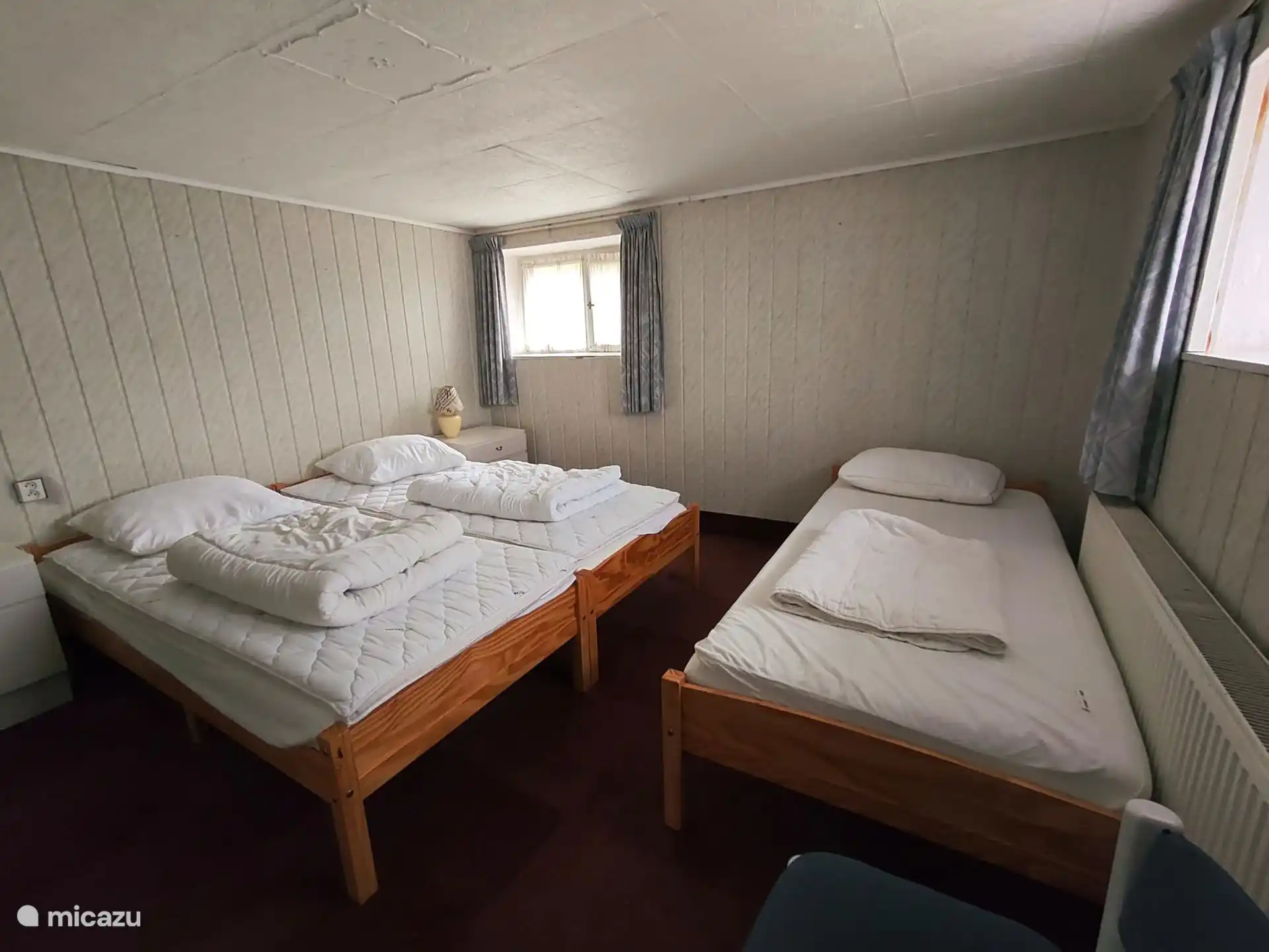 3 person bedroom