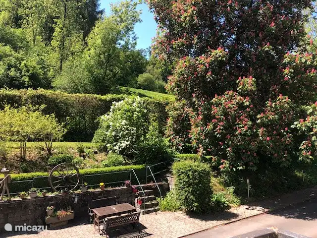 Blick auf die Vorderseite des Hauses.