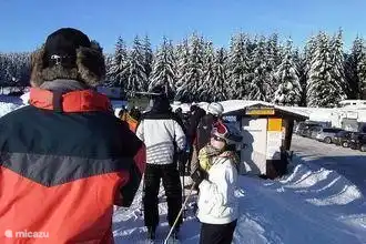 Von der Wohnung aus ist es eine halbe Stunde Fahrt an der Skipiste (Anfänger).