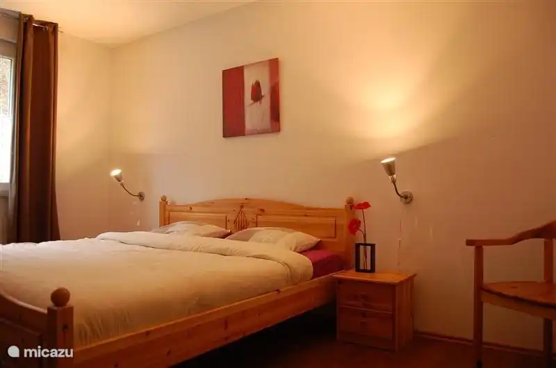 Schlafzimmer mit 1 Suspension / ligkast Blick auf den Fluss werbe.