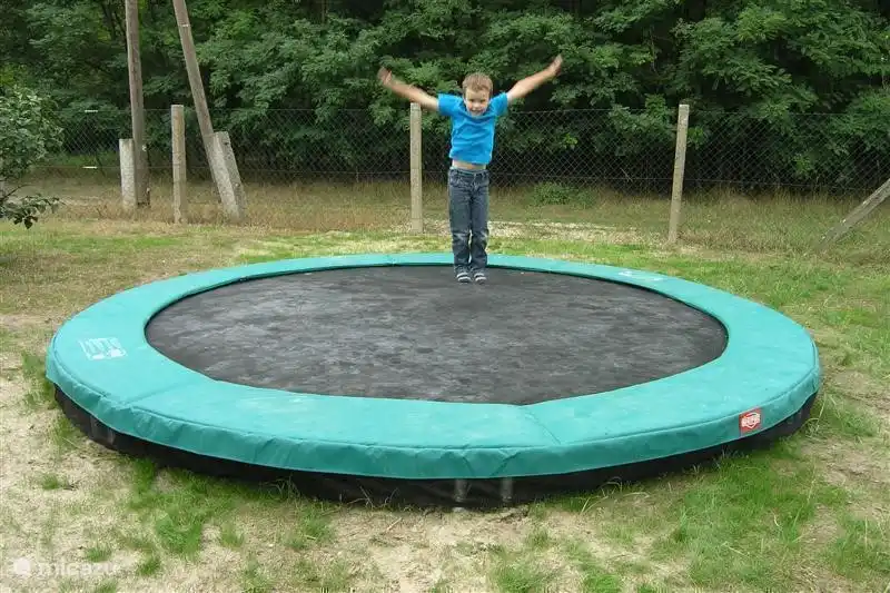 Le trampoline est toujours un succès auprès des enfants, mais aussi auprès des personnes âgées.