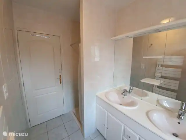 Dordoña, Villa Condat en Francia, Dordoña, Condat-sur-Trincou - casa vacacional La ducha en el baño.